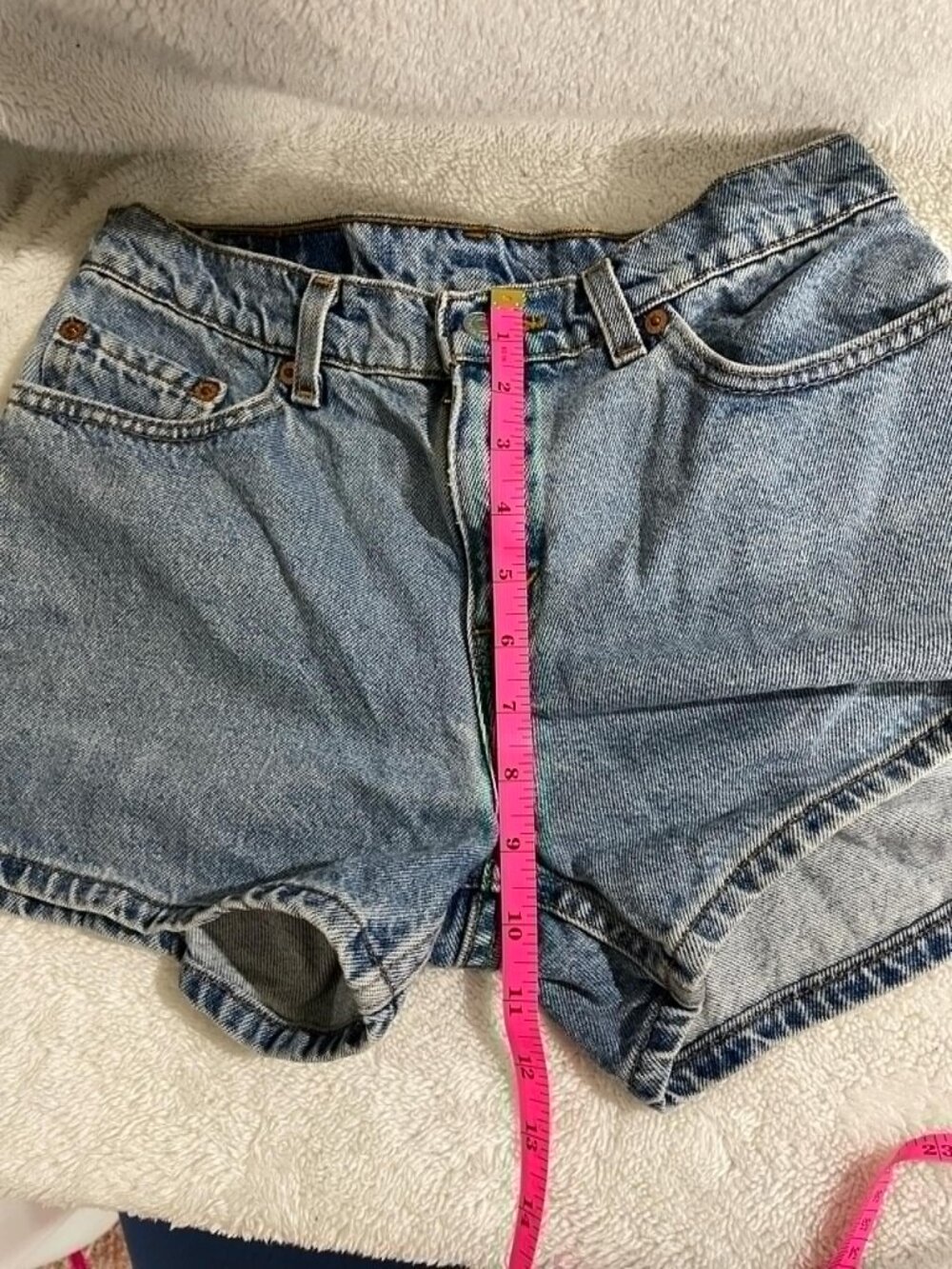 Women's Levi Denim Shorts - Picture 8 of 9